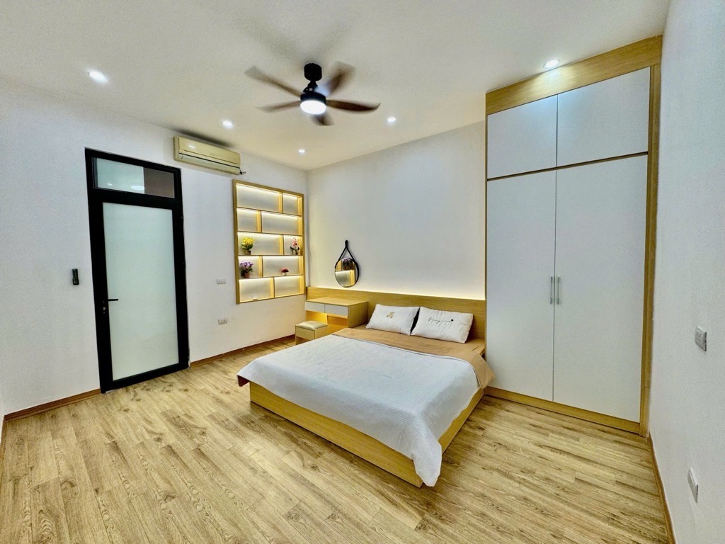 NHÀ ĐÔNG THIÊN XÂY MỚI ,ĐẸP 5 TẦNG 30M CHỈ NHỈNH 5 TỶ.